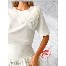 Çiçekli Beyaz Basic Tshirt