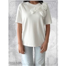 Çiçekli Beyaz Basic Tshirt