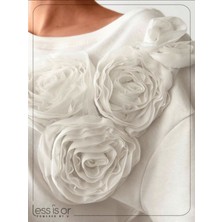Çiçekli Beyaz Basic Tshirt