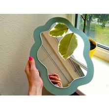 Asimetrik Kıvrımlı Masaüstü Makyaj Aynası - Tatlı Duvar Dekor Aynası - Renk Opsiyonu MEVCUT-45 x 36  cm