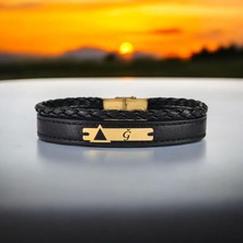 14 Ayar Plakalı Altın Üçgen Detaylı Dikdörtgen Motifli Özgün Derili Erkeklere Özel Harf Bilekliği-390Harf-Siyah