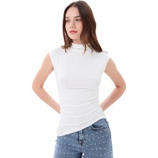 Kadın Beyaz Dik Yaka Kısa Kollu Büzgü/Drape Detaylı Fitted/Vücuda Oturan Asimetrik Örme Bluz