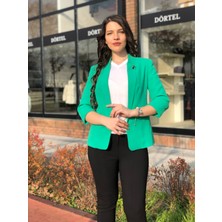 Kadın  Bronş Detaylı Truvakar Kol Blazer Ceket