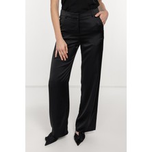 Cep Detaylı Saten Fit Pantolon