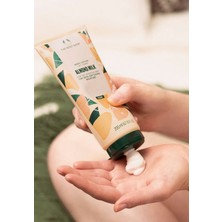 The Body Shop Badem Sütü Kremalı Vücut Losyonu 200ML