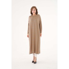 Çizgili Yanları Yırtmaç Detaylı Elbise