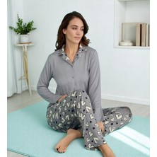 Gri Düğmeli Klasik Yaka Üst&kalpli Desenli Alt Pijama Takımı - Rahat ve Şık Gece Kıyafeti 14300-8