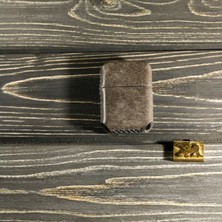 El Yapımı Hediyelik Deri Kaplamalı Metal Benzinli Çakmak – Kişiye Özel, Hediye Kutulu Premium Kalite – El Dikişi ile Hazırlandı
