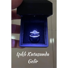 Işıklı Kutuda 1 Carat Kadın Gümüş Yüzük ve Çift Küpe (Pırlanta Işıltılı)