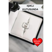 Işıklı Kutuda Pırlanta Işıltılı Kadın Gümüş Baget Yüzük
