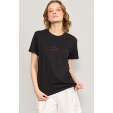 Çetinkaya Fithit 8484 Bayan Bisiklet Yaka 30/1 Compact Penye Süprem Baskılı T-Shirt Siyah