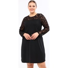 Siyah Renk Yakası ve Kolları Dantel Bluz