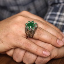 Nusret Takı 925 Ayar Gümüş Yıldız Motifli Zümrüt Taşlı Elişi Kalemli Erkek Yüzük