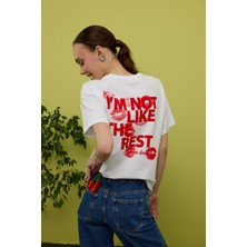 Kadın Beyaz Renk Önü ve Arkası Baskılı Oversize Kısa Kollu Tshirt