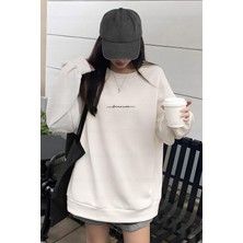 Millionaire Kadın Kırık Beyaz Krem Ekru Dreamer Baskılı 0 Sıfır Yaka Oversize Salaş Bol Kesim Polar Sweatshirt