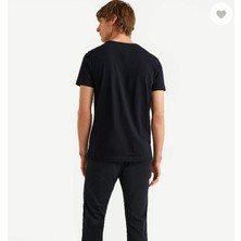 Göğüsde Renk Şeritli Erkek T-Shirt