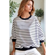 Kadın Beyaz-Siyah Çizgili Renk Bloklu 0 Sıfır Yaka Oversize Salaş Bol Kesim Polar Sweatshirt