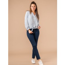 Lupinn Moda Kadın Beyaz Mavi Çizgili Düğmeli Bağlama Detaylı Uzun Kollu Gömlek
