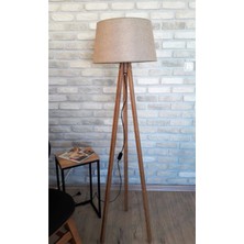 Ahşap Düğme Aks. 3 Ayakli Lambader, Bej Keten Şapka/ Açik Ceviz Ayak