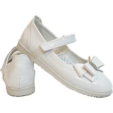 Fiyra 9010 Beyaz Rugan Cırtlı Kurdeleli Kız Çocuk Babet