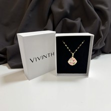 Vivinth Vintage Çiçek Kolye – Renkli Emaye Çiçek Desenli, Incili, Zarif Altın Renk Zincirli Kolye