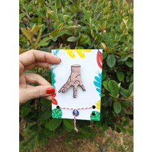 Toptanbuldum Wednesday Hands Thing Minik El Ahşap Rozet Marteniçka Bileklik Hediyeli -Çanta-Broş-Aksesuar