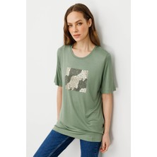 Desen Triko Kadın Sıfır Yaka Önü Taş Baskılı Penye T-Shirt Haki