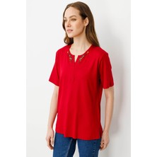 Desen Triko Kadın Açma Yaka Nakış Işlemeli T-Shirt Kırmızı