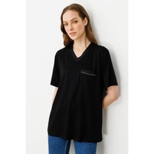 Desen Triko Kadın Sıfır Yaka Cebi ve Yakası Simli Penye T-Shirt Siyah