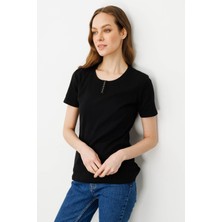 Desen Triko Kadın Yakası Düğmeli Pamuk Kaşkorse T-Shirt Siyah