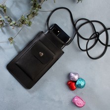 Vegan Deri Askılı Telefon Çantası – Iphone 16 ve Tüm Modellerle Uyumlu, Minimal Cepli Günlük Çanta (Krem, Siyah, Kahve, Sarı, Kırmızı, Turuncu, Mavi, Lila, Beyaz)