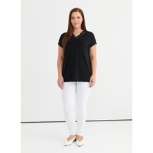 Selen V Yaka Düz Siyah Kadın Bluz 25YSL8083-BB