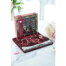 Anneler Gününe Özel Hediyelik Kutulu Tesbih Zikirmatik Isimli Seccade Seti Bordo