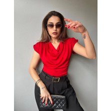 Aruz Moda Kadın V Yaka Vatka Detay Kolsuz Dökümlü Bluz