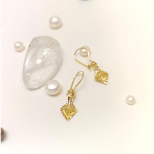 Çocuk Boyu Sallanan Karo Küpe 14 Ayar Altın Hd Videolu