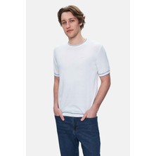 Fared Beyaz Bisiklet Yaka Triko Nakışlı Standard Fit Erkek Tshirt