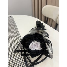 Siyah Beyaz Solmayan Gül Buketi