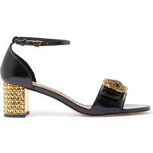 Zamansız Şıklık Sunan Taşlı Kalın Topuklu Sandaletler