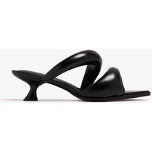 Sara Terlik - Şık ve Deneysel Sivri Burun, Vegan Deri Tasarım