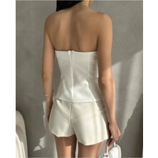 Straplez Beli Toka Detaylı Crep Bluz