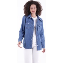 Klasik Yakalı Uzun Kollu Çıtçıt Kapama Detaylı Kadın Kot Gömlek Orta Mavi denim Dört Mevsim