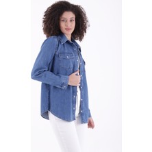 Klasik Yakalı Uzun Kollu Çıtçıt Kapama Detaylı Kadın Kot Gömlek Orta Mavi denim Dört Mevsim