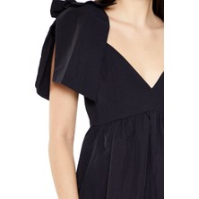 F21 Fiyonk Detaylı V Yaka Mini Elbise