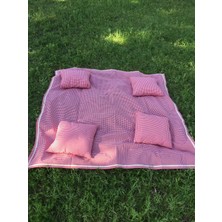Kırmızı Pötikareli Piknik Örtüsü 160 x 160 cm  ve 4 Adet Piknik Minderi 40 x 40 cm  Piknik Seti