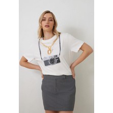 Ekru Bisiklet Yaka Kısa Kollu Baskı Detaylı Pamuklu T-Shirt