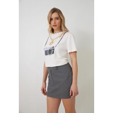 Ekru Bisiklet Yaka Kısa Kollu Baskı Detaylı Pamuklu T-Shirt