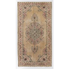 102 x 192  cm  Bej Renklerde Madalyon Tasarımlı Eski Eşsiz Anadolu Halısı, El Dokuma Alan Halısı