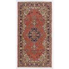 117 x 220  cm  Kırmızı ve Fildişi Renginde Türünün Tek Örneği Eski El Dokuması Alan Halısı