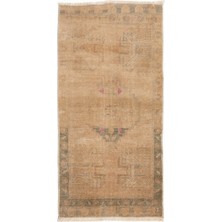 52 x 105  cm  Küçük El Düğümlü Yün Halı. Eski El Yapımı Anadolu'dan Küçük Halı