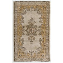 203 x 322  cm  Açık Gri, Kahverengi, Pas ve Bej Renklerinde Ince Eski  El Yapımı Türk Halısı.